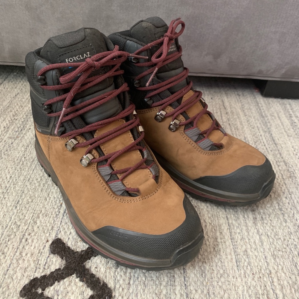 Women’s hiking boots - excellent condition